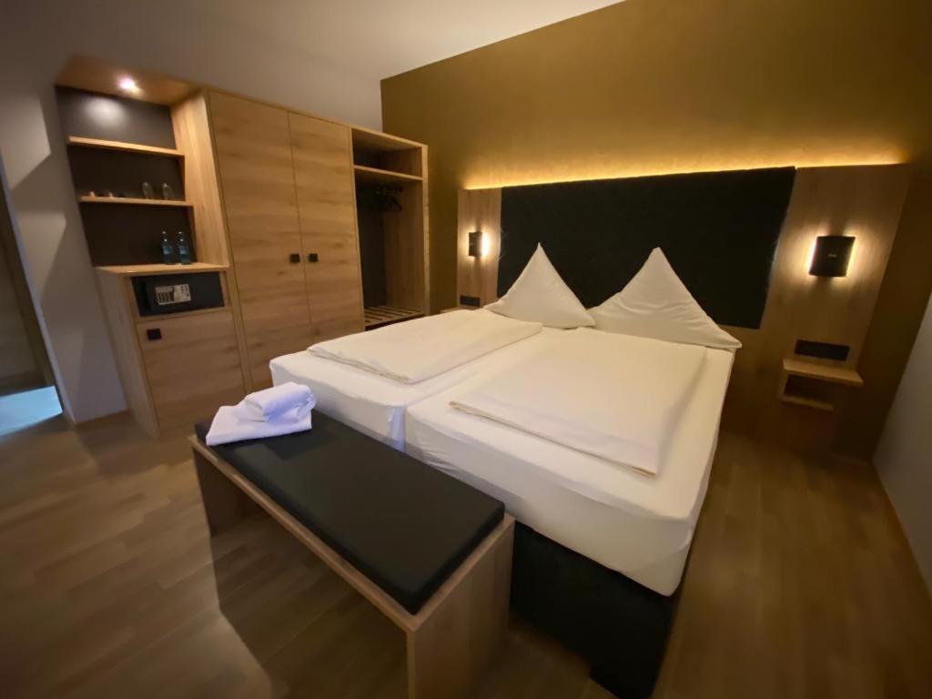 Hotel Gasthof Kaesser Ансбах Экстерьер фото