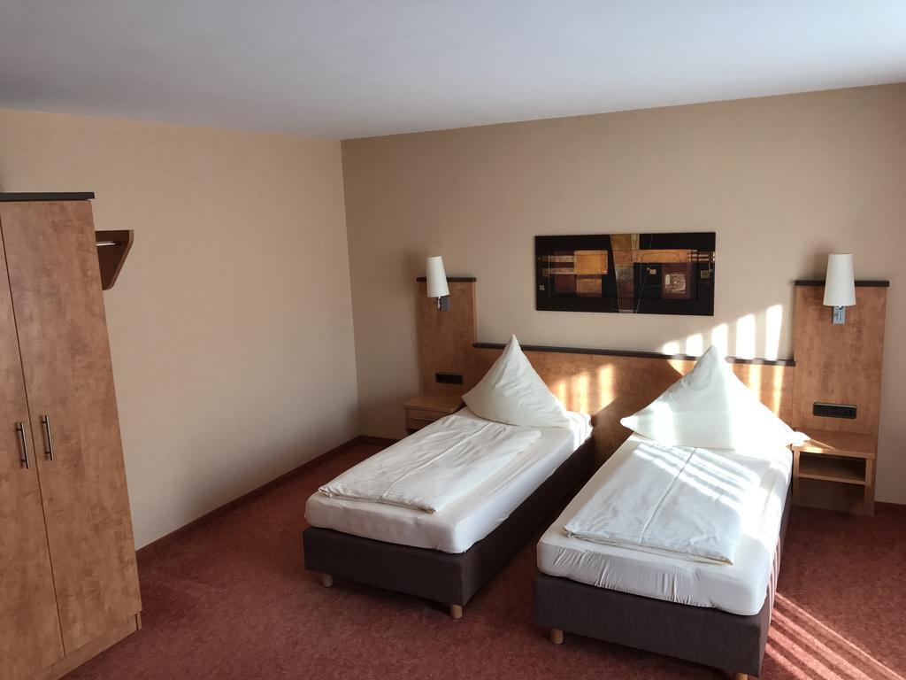 Hotel Gasthof Kaesser Ансбах Экстерьер фото